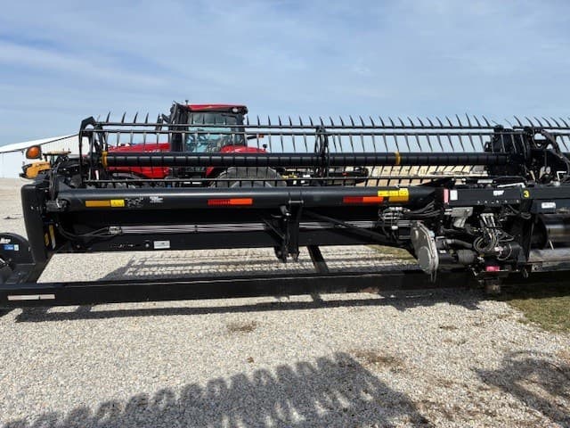 Image of MacDon FD75S equipment image 3