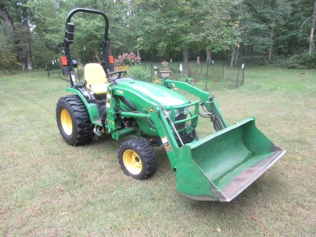 Image of John Deere 2032R equipment image 3