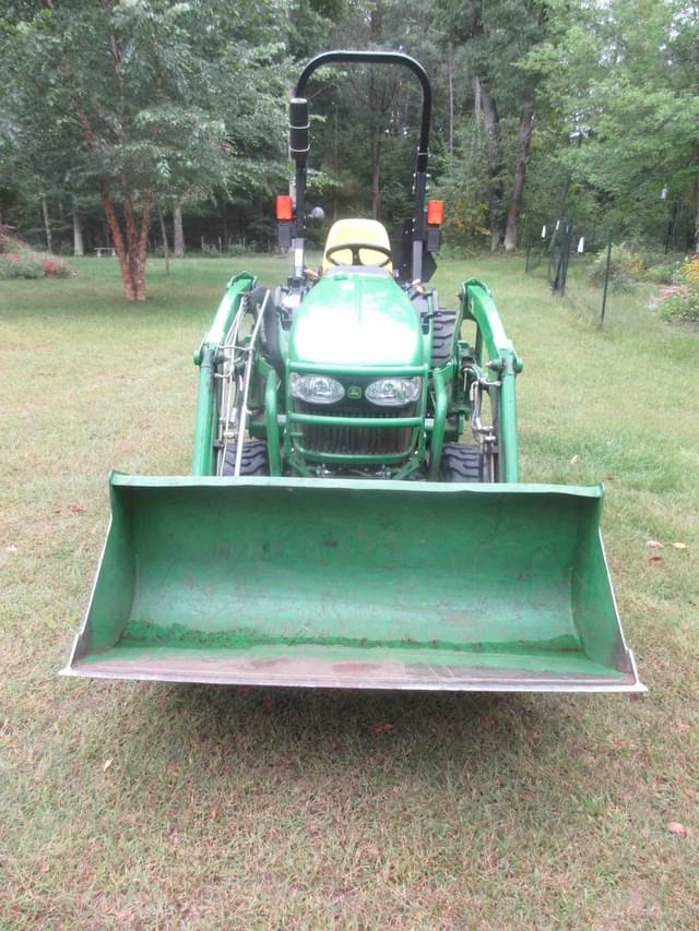 Image of John Deere 2032R equipment image 2