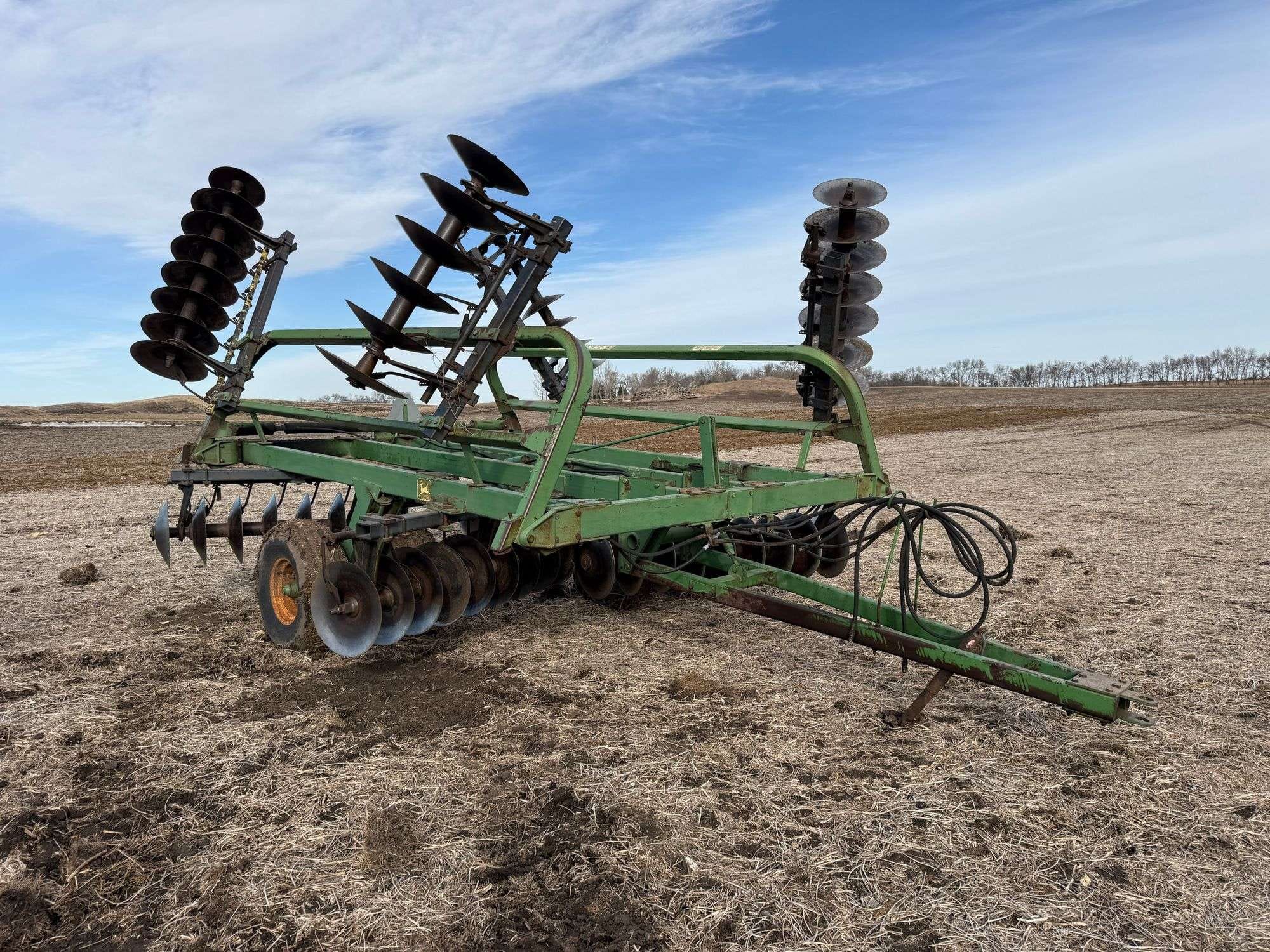 John Deere 230 Equipment Image0