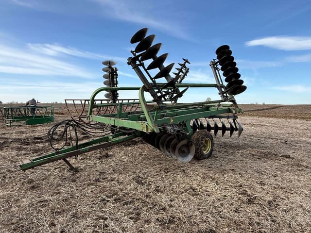 Image of John Deere 230 equipment image 3