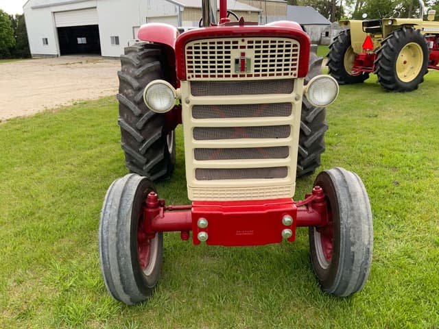 Image of International Harvester 660 equipment image 3