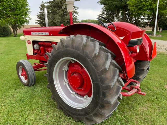 Image of International Harvester 660 equipment image 4