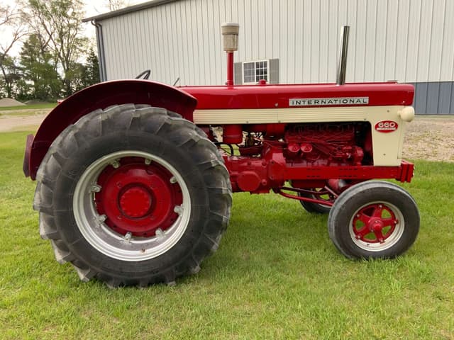 Image of International Harvester 660 equipment image 2