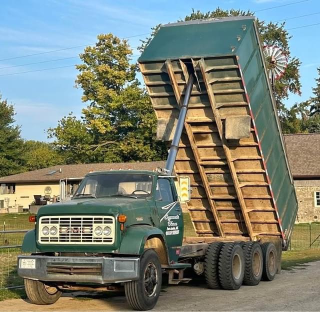 Image of GMC 8500 equipment image 4