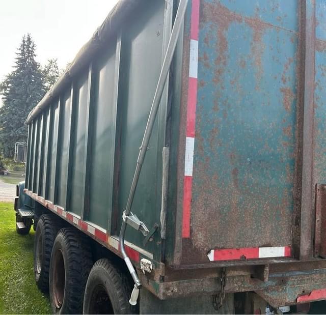 Image of GMC 8500 equipment image 3