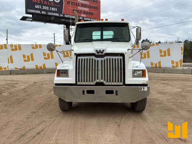 Image of Western Star 4700 equipment image 1