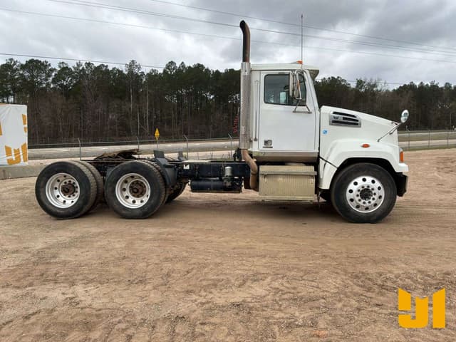 Image of Western Star 4700 equipment image 3