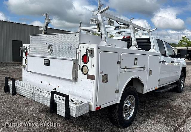 Image of Chevrolet 2500HD equipment image 4