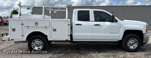 Image of Chevrolet 2500HD equipment image 3