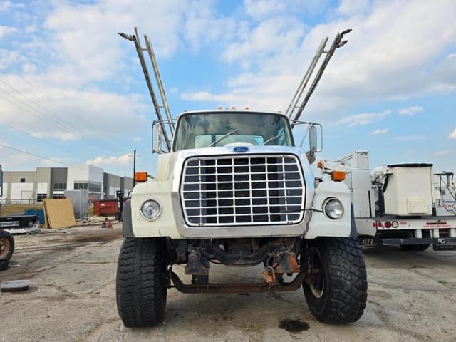 Image of Ford LN8000 equipment image 2