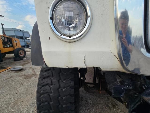 Image of Ford LN8000 equipment image 3