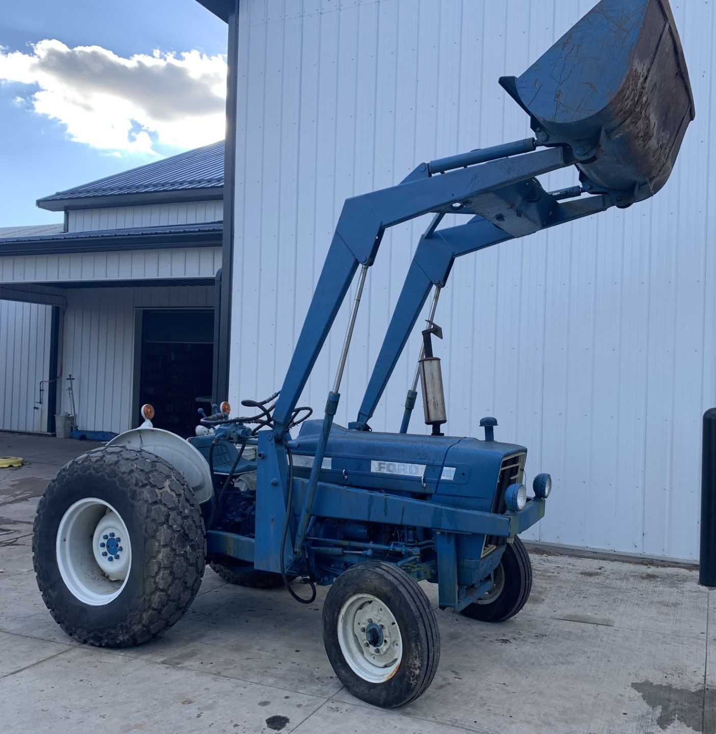 Ford 3600 Equipment Image0