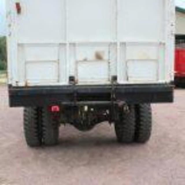 Image of Ford F-750 equipment image 4
