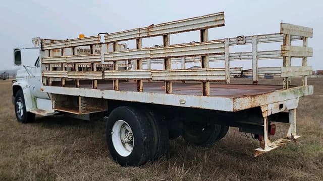 Image of Chevrolet C60 equipment image 3