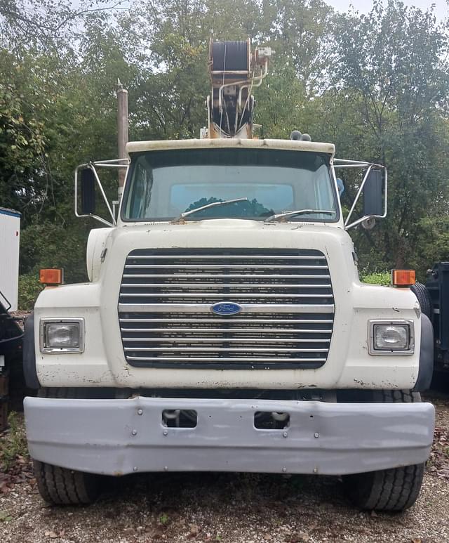 Image of Ford L8000 equipment image 2