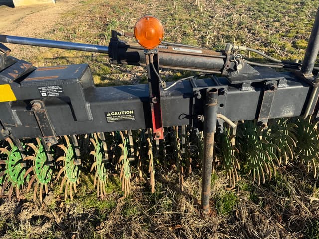 Image of Yetter 3525 equipment image 4