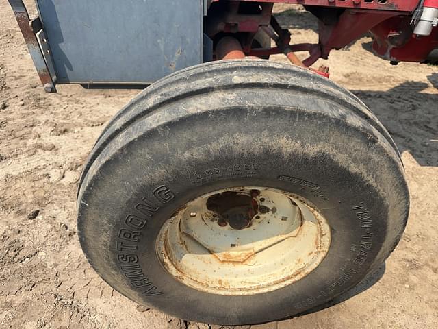 Image of International Harvester 826 equipment image 4
