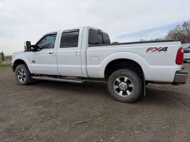 Image of Ford F-350 equipment image 2