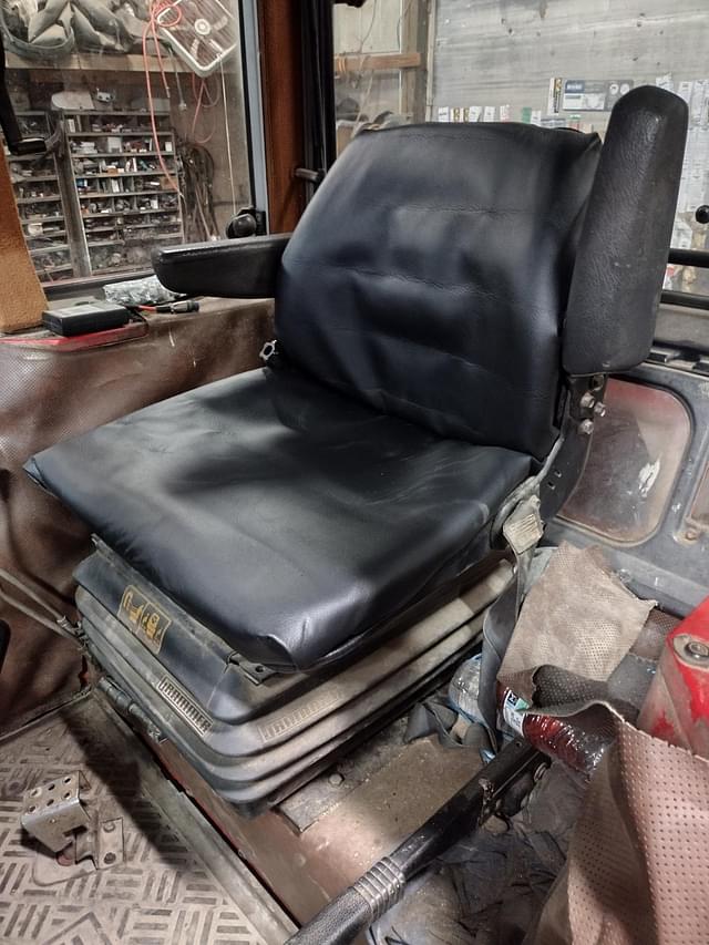 Image of Massey Ferguson 690 equipment image 4