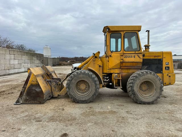 Image of John Deere 544B equipment image 1