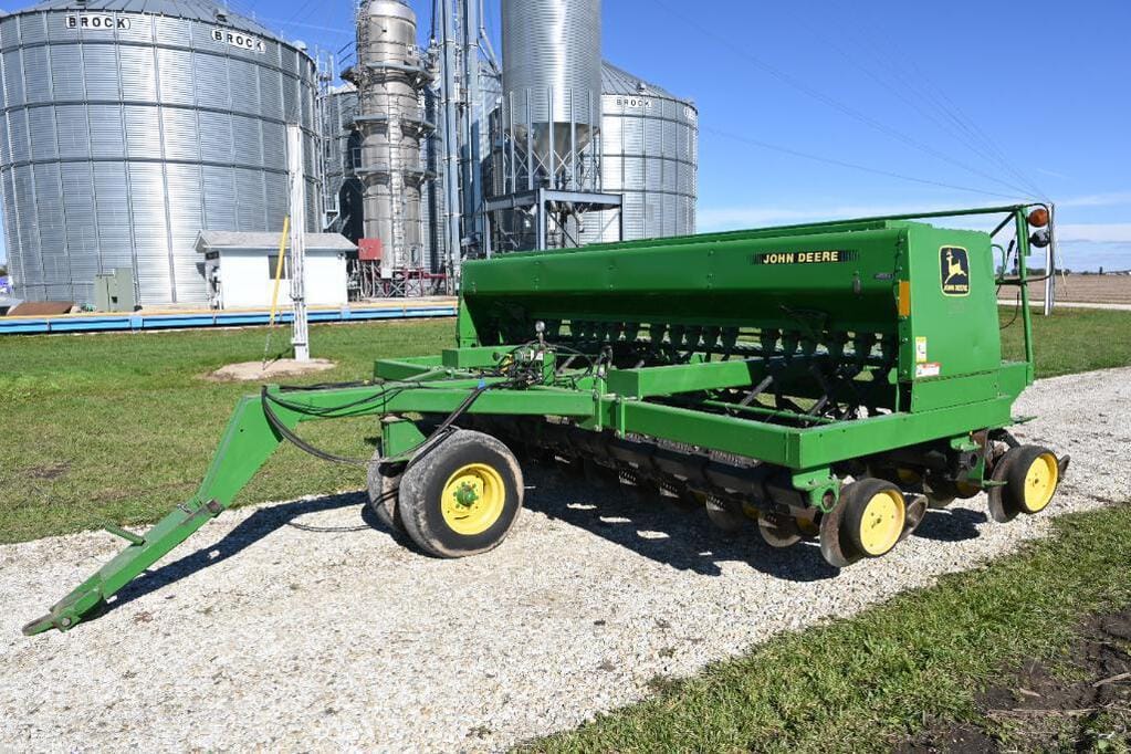 Main image John Deere 750