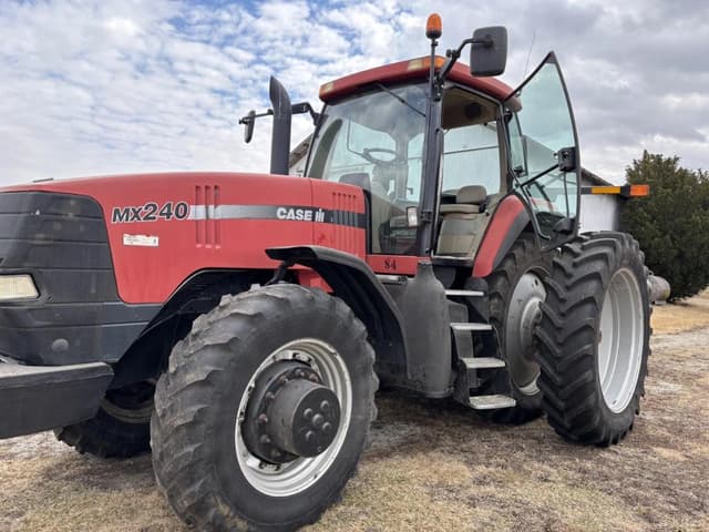 Image of Case IH MX240 equipment image 2
