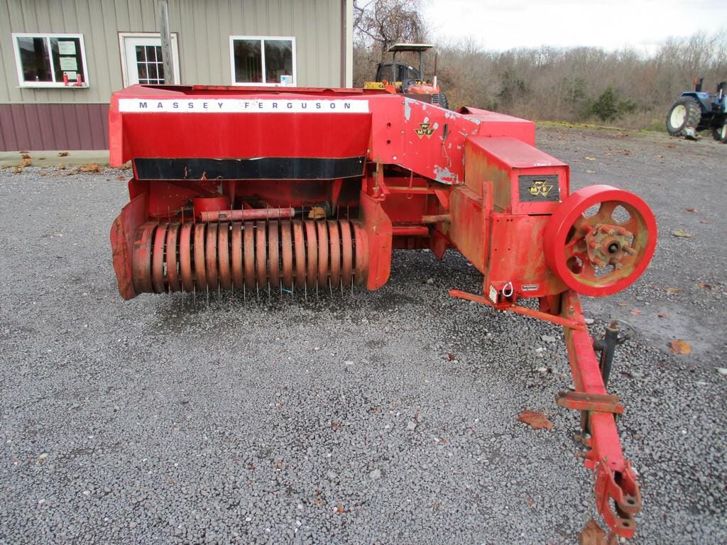 Main image Massey Ferguson 124