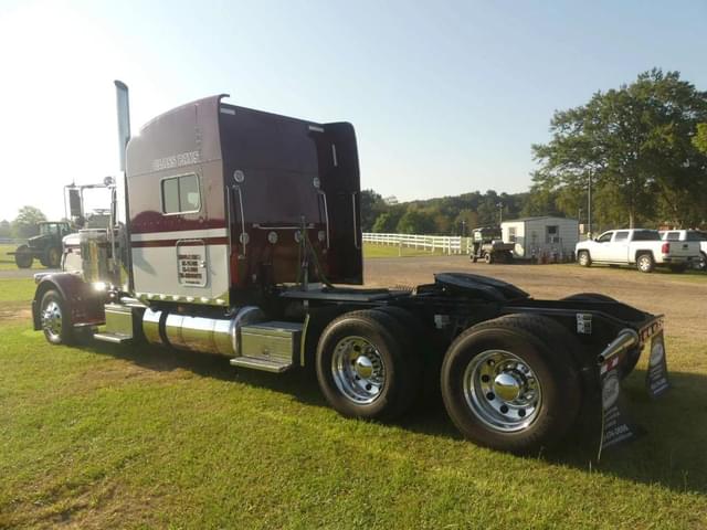 Image of Peterbilt 389 equipment image 3