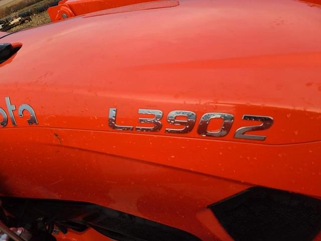 Image of Kubota L3902 equipment image 4