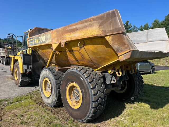 Image of Komatsu HM300-3 equipment image 4