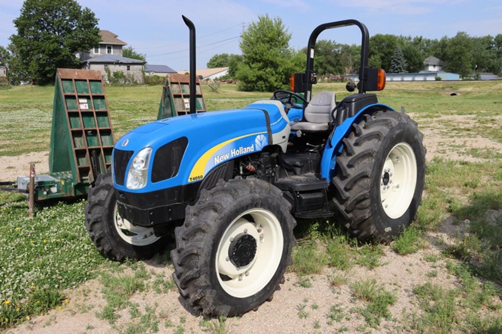 Main image New Holland T4050