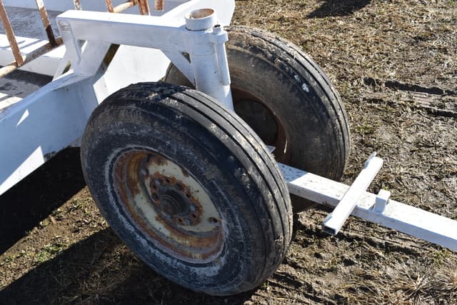 Image of Undetermined Feed Wagon equipment image 4