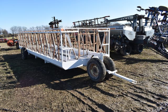 Image of Undetermined Feed Wagon equipment image 2