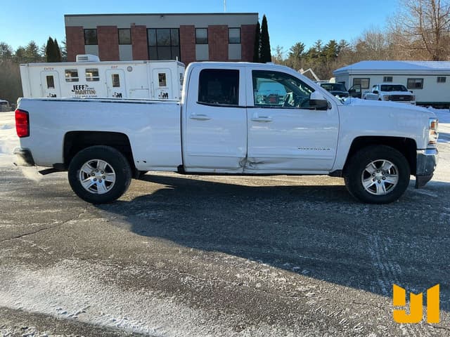 Image of Chevrolet Silverado equipment image 3