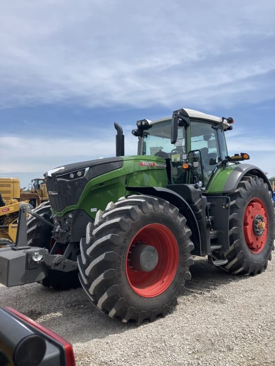 2024 Fendt 1042 Vario Equipment Image0
