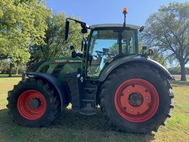 Image of Fendt 724 Vario equipment image 1