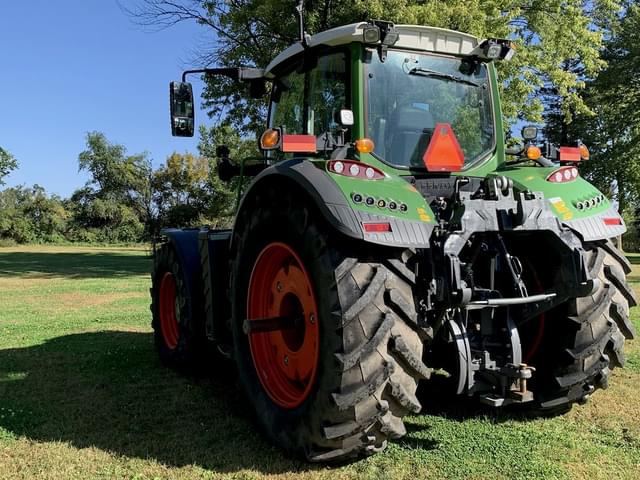 Image of Fendt 724 Vario equipment image 2