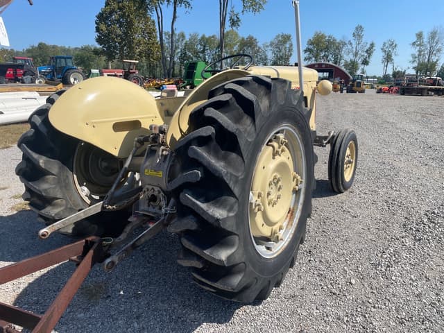 Image of Ferguson F-40 equipment image 4