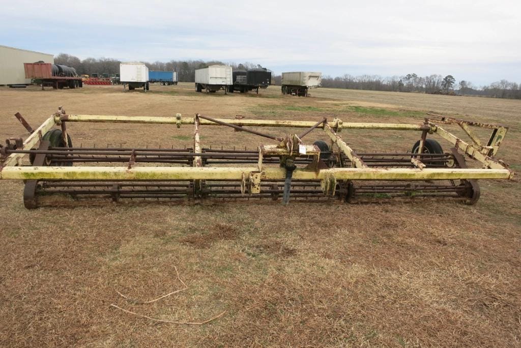 Ferguson Peanut Lifter Equipment Image0