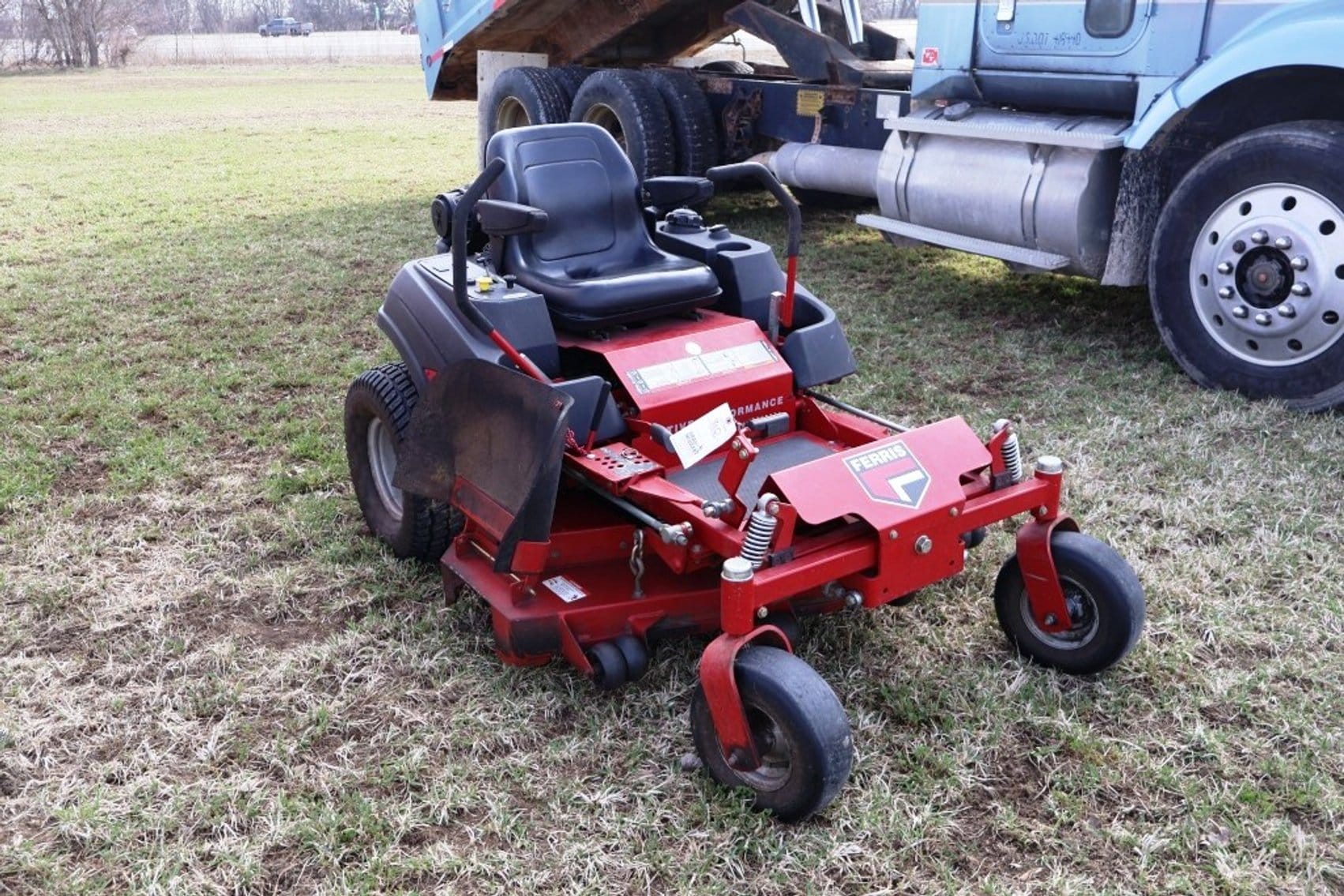 Ferris IS2500Z Equipment Image0