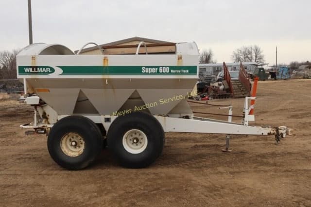 Image of Willmar Super 600 equipment image 1