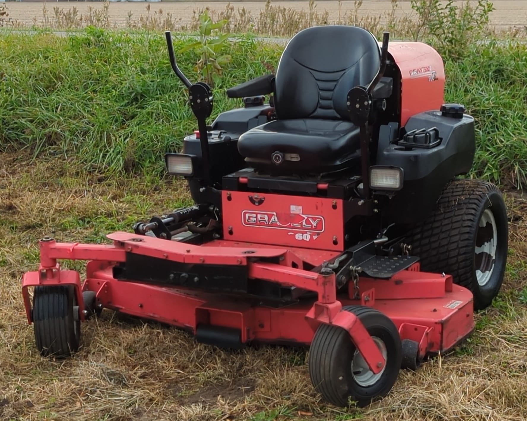 2001 Gravely 260Z Equipment Image0