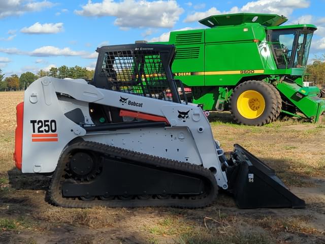Image of Bobcat T250 equipment image 4