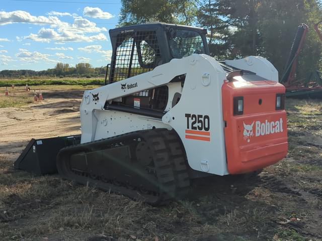Image of Bobcat T250 equipment image 3