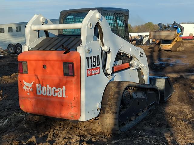 Image of Bobcat T190 equipment image 2