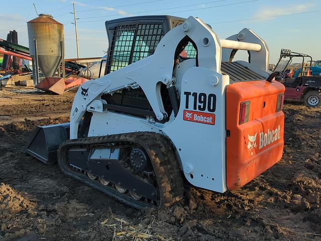 Image of Bobcat T190 equipment image 3