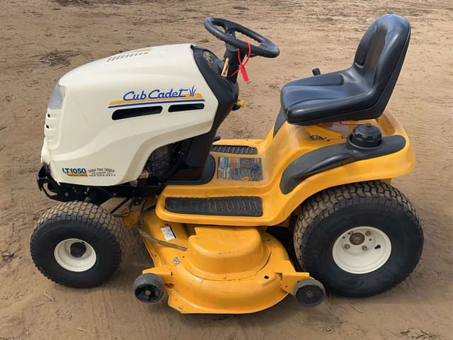Image of Cub Cadet LT1050 equipment image 3
