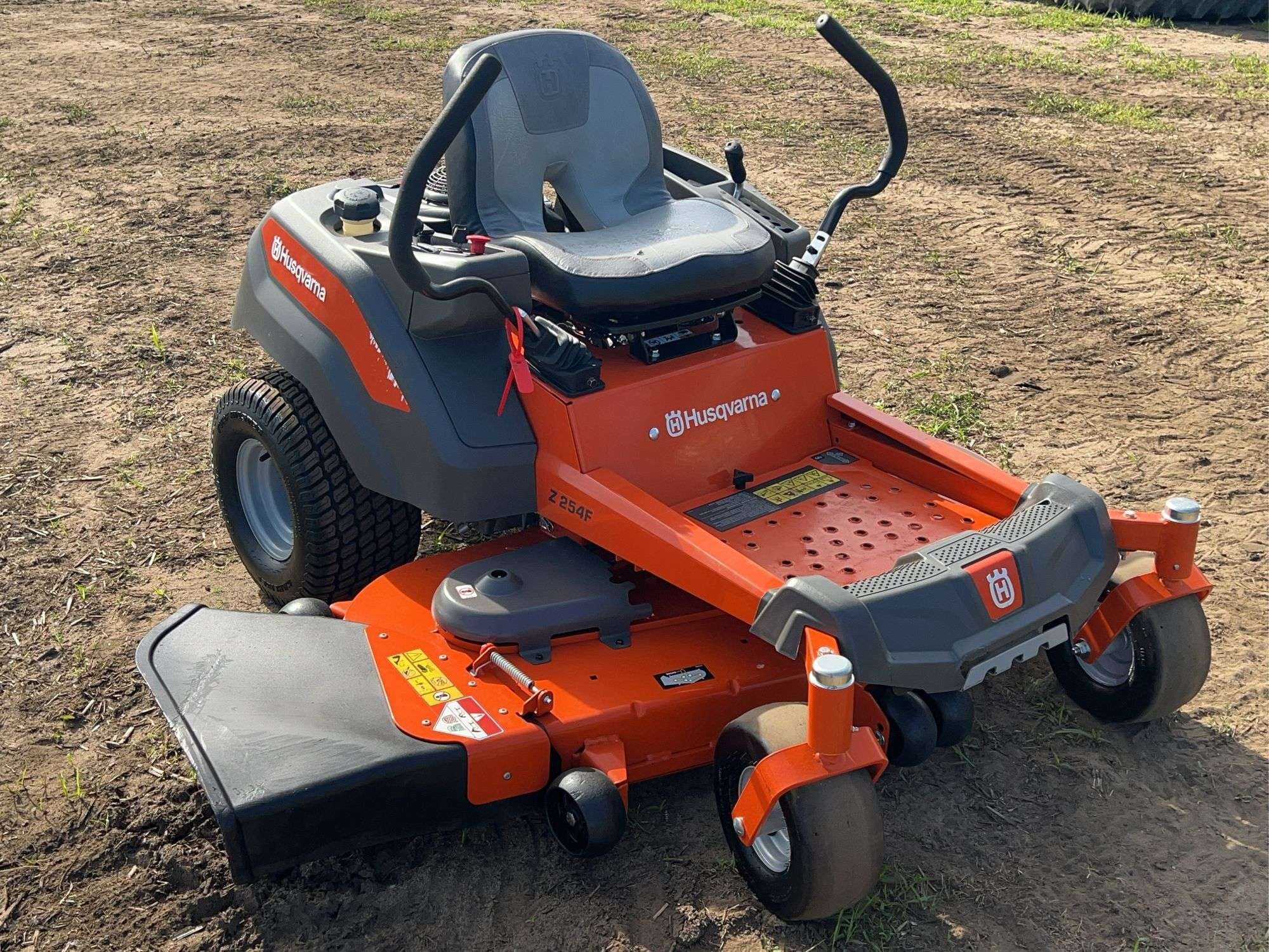 Husqvarna Z254F Equipment Image0