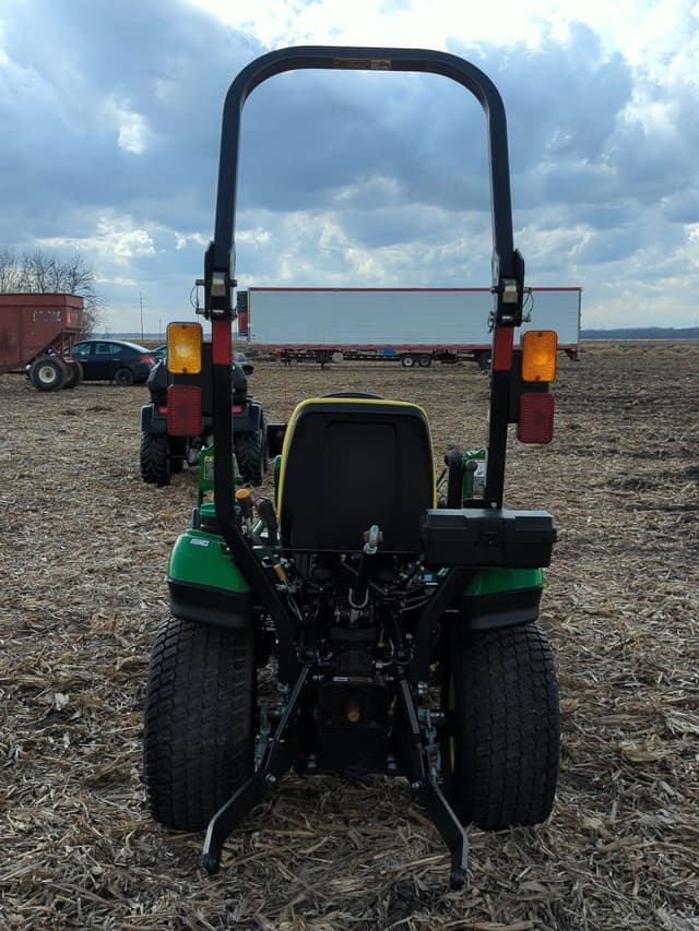 Image of John Deere 1023E equipment image 4